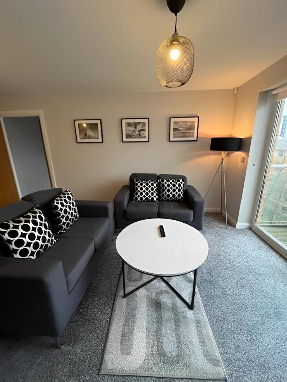 Century Wharf Apartments By Urban Space Cardiff Exterior foto